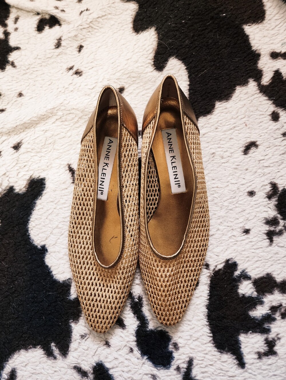 "ANNE KLEIN " WOMEN'S 90'S MESH GOLD FLATS - GOLD
